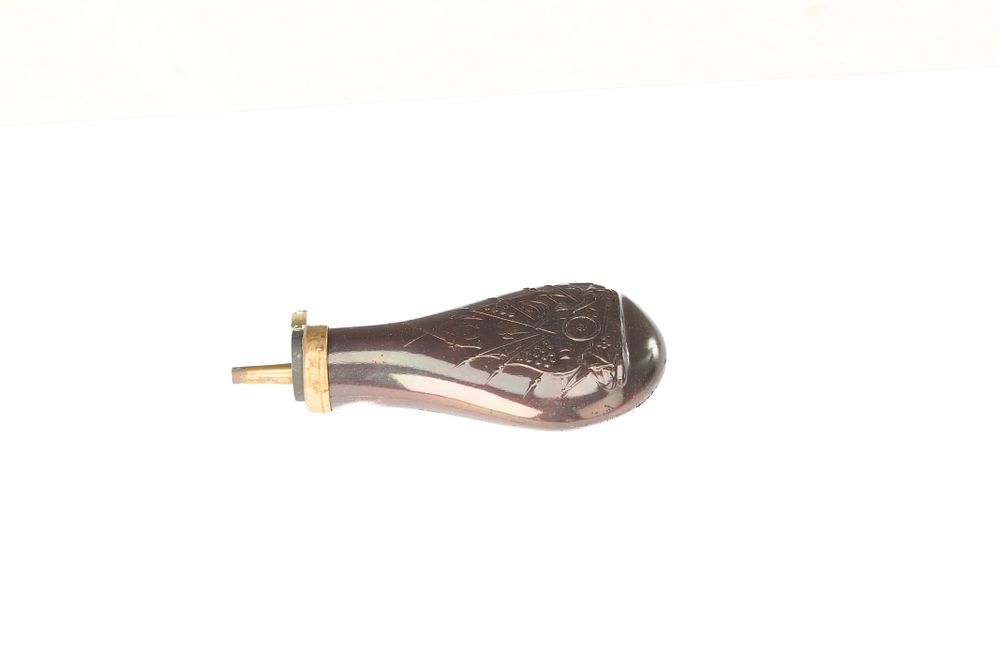 Lot 530: A MODERN DAVID PEDERSOLI COMMON TOP COPPER AND BRASS POWDER FLASK. 15 GRNS. NEW IN BOX.