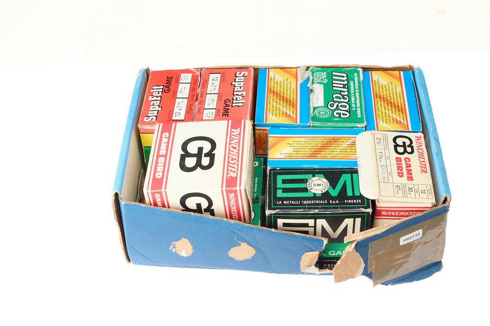 Lot 375: TWO HUNDRED AND FIFTY ROUNDS OF ASSORTED 12 BORE SHOTGUN CARTRIDGES. BY VARIOUS MAKERS.