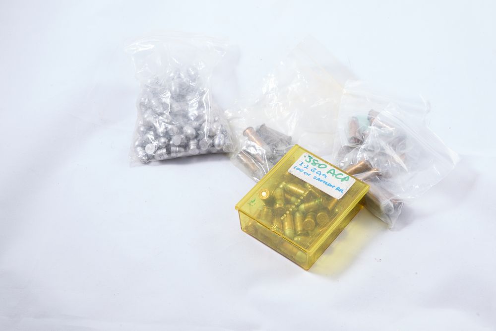 Lot 1566: MIXED COLLECTOR'S AMMUNITION, .44 BULLETS, APPROX 20 OF 380 ACP