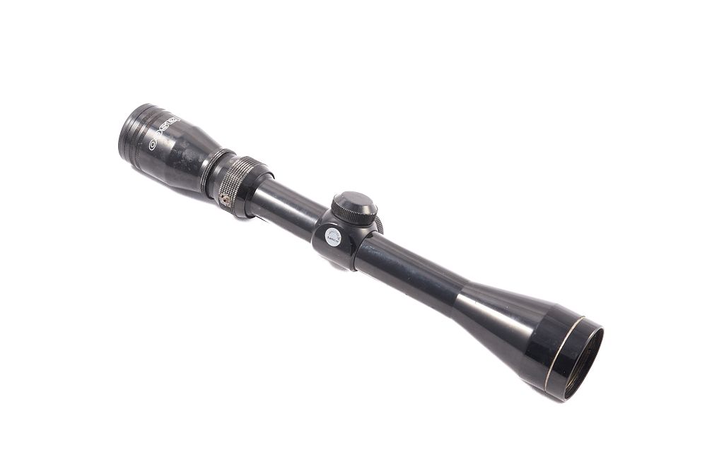 Lot 1499: TASCO SILVER ANTLER 3-9X40 SCOPE NO MOUNTS
