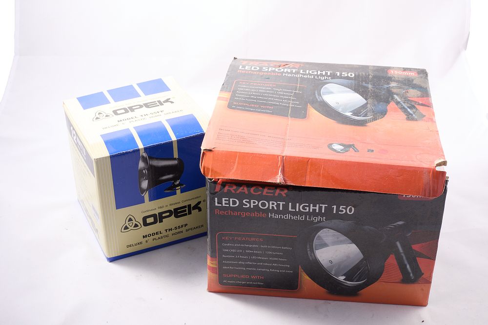 Lot 521: SPEAKER AND LED SPORT LIGHT