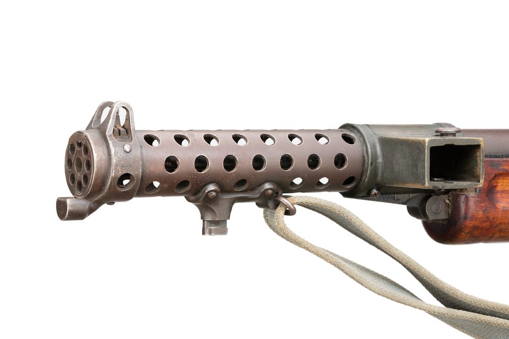 Lot 698: STERLING ARMAMENTS CO. 
A 9MM PARA 'LANCHESTER MKI' SUB-MACHINE GUN, serial no. S70521, circa 1942,