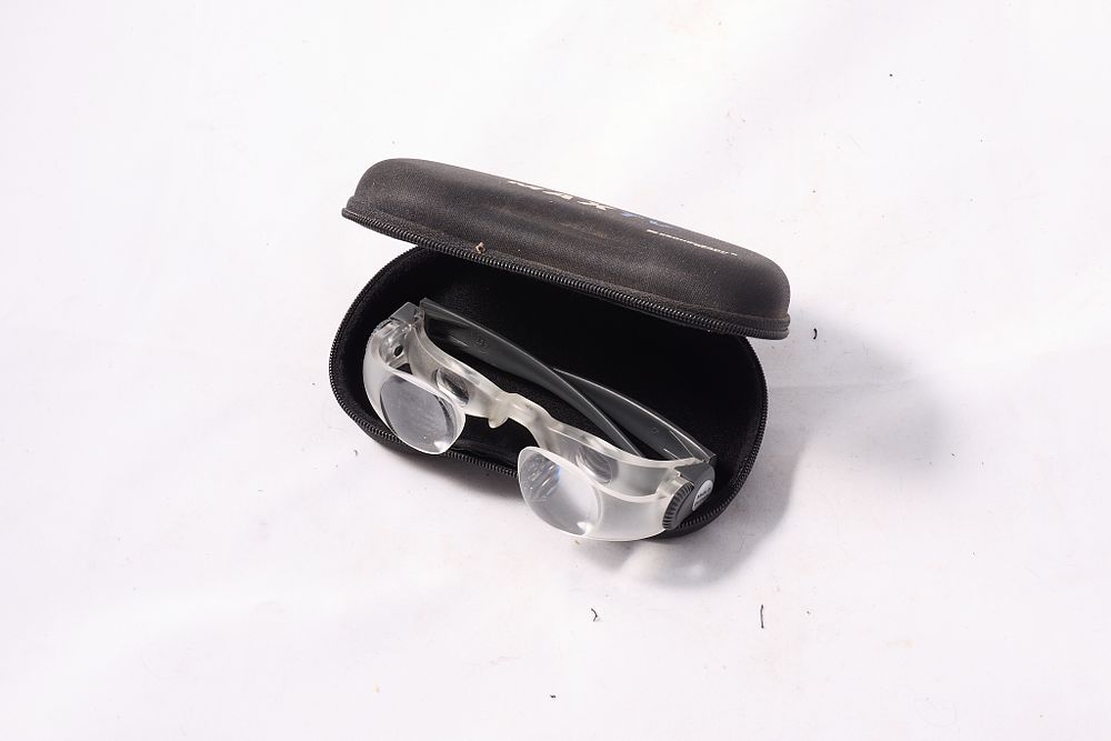 Lot 1468: ESCHENBACH MAXTV MAGNIFYING GLASSES