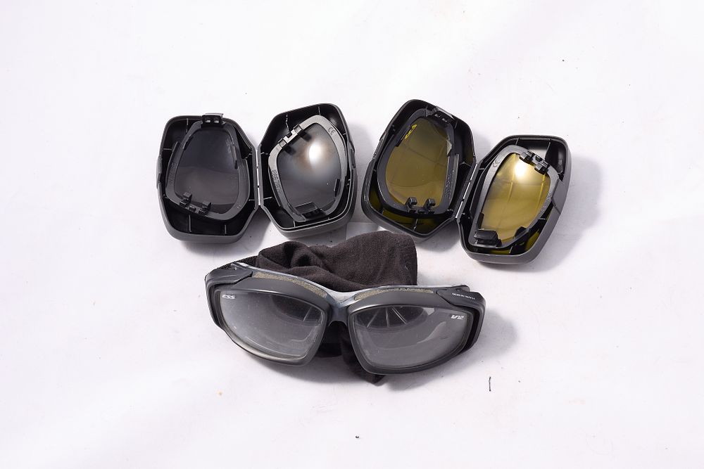 Lot 1467: LITTLE USED ESS SAFETY GOGGLES WITH 2 SETS OF INTERCHANGABLE LENSES