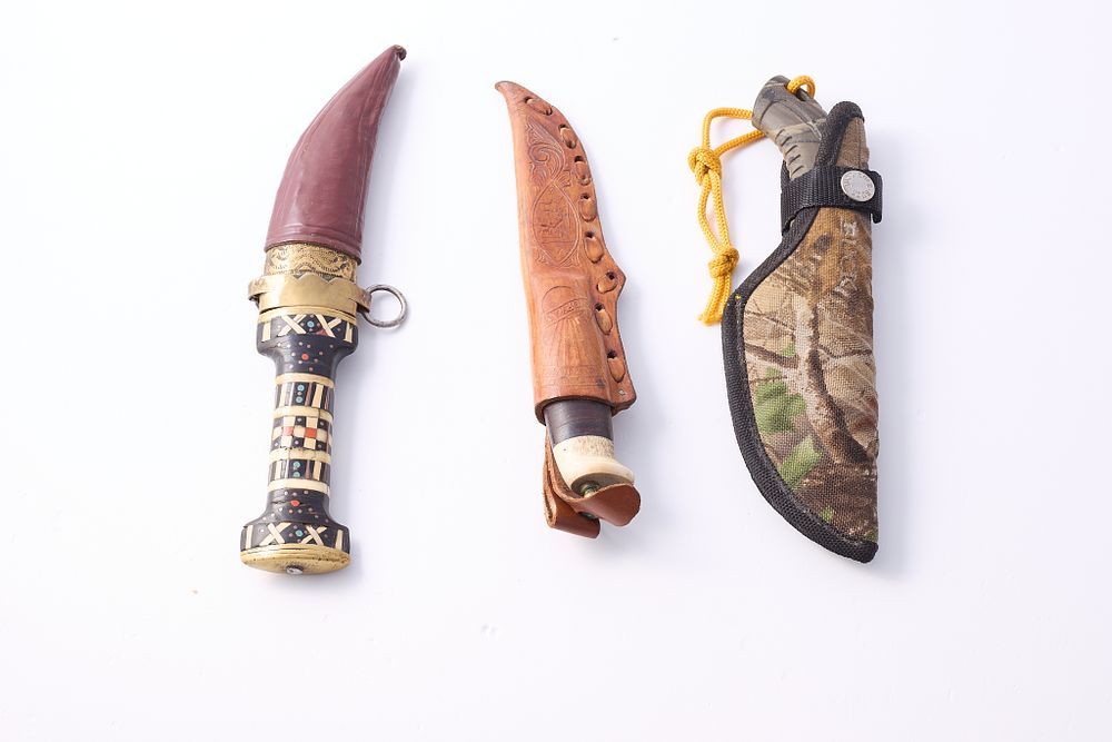 Lot 1457: LOT OF ASSORTED KNIVES