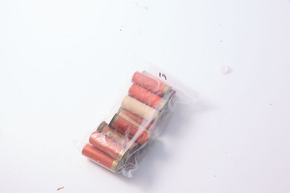 Lot 1360: 13 VINTAGE AND COLLECTABLE PAPER CASED 12G SHOTGUN CARTRIDGES. VARIOUS SHOT SIZES AND MAKERS.