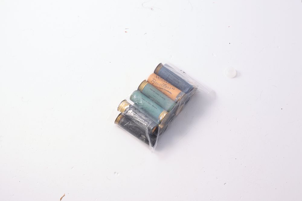 Lot 1358: 10 COLLECTABLE PAPER CASED 16G SHOTGUN CARTRIDGES. MIXED ELEY KYNOCH ICI - IMPERIAL CHEMICAL INDUSTRIES TO BRASS BASE. MIXED SHOT SIZE 4, 5 & 6.