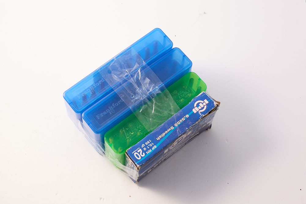 Lot 1340: / 80 ROUNDS OF 6.5 X 55 SWEDISH 156 GR SOFT POINT ROUND NOSED PPU PRIVI PARTISAN AMMUNITION. 40 IN 2X FRANKFORD ARSENAL 20 ROUND BLUE PLASTIC CASES. 20 IN A GREEN MTN CASE AND 20 IN THEIR ORIGINAL PPU BOX.