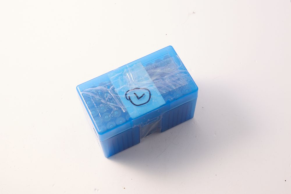 Lot 1339: 52 ROUNDS OF .303 BRITISH AMMUNITION IN BLUE FRANKFORD ARSENAL CARRY / STORAGE CASE.