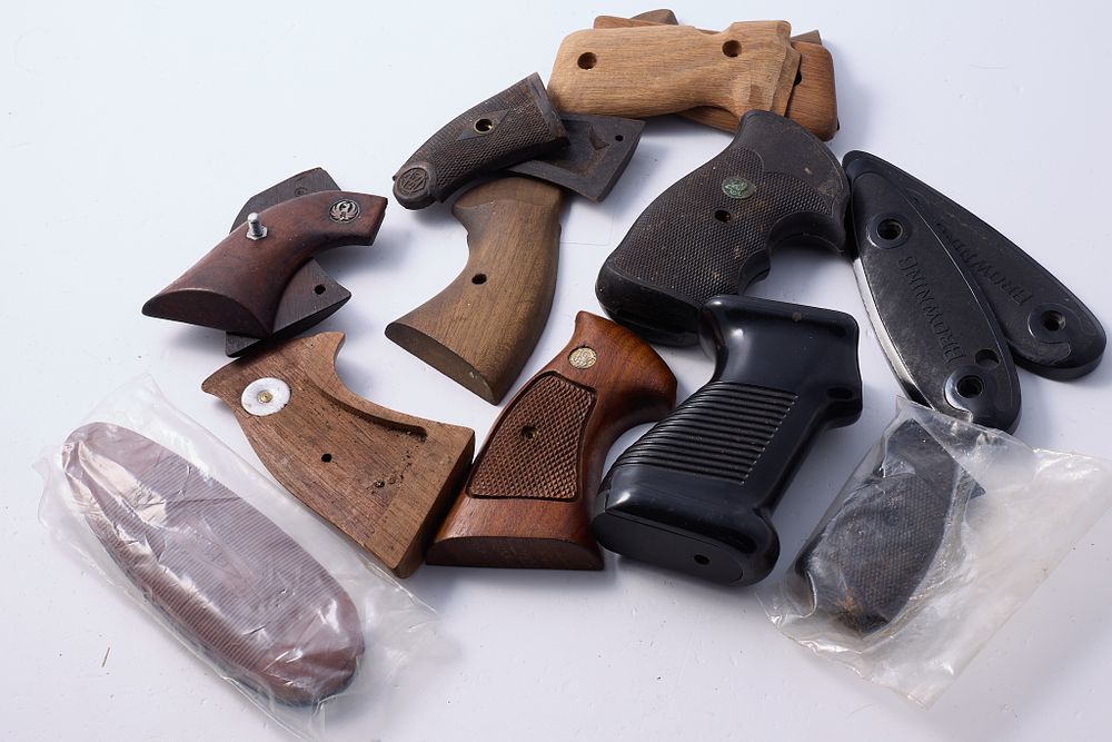 Lot 1308: ASSORTED GRIPS AND BUTTPADS