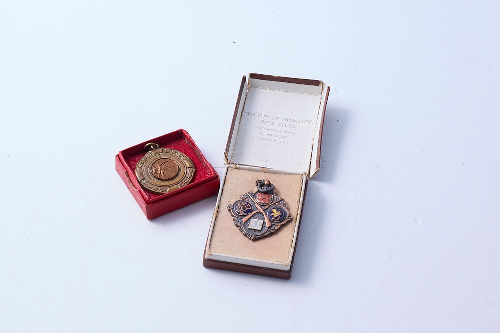 Lot 514: 2 SHOOTING PINS