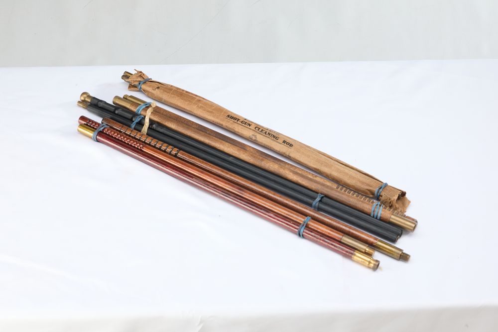 Lot 1263: ASSORTED 12 BORE CLEANING RODS