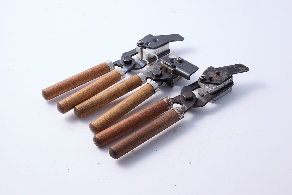 Lot 1201: LOT OF 3 ASSORTED LEE BULLET MOLDS OF UNKNOWN CALIBERS