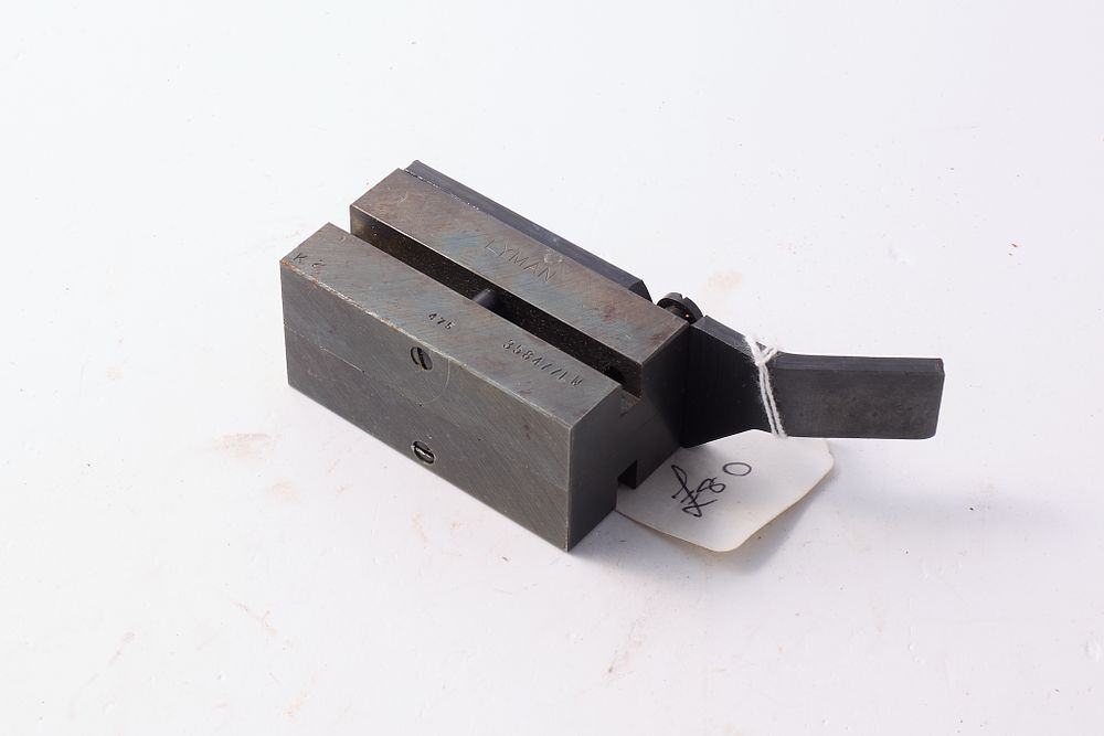 Lot 1195: LYMAN 4 CAVITY .38/357 MAG BULLET MOLD