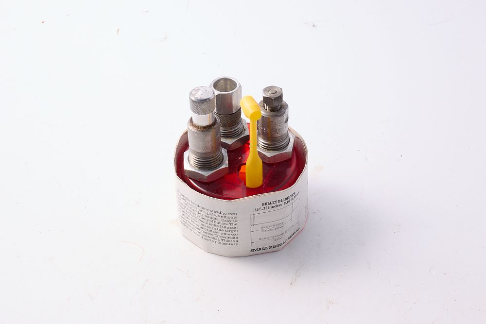 Lot 1181: LEE .38 SPECIAL 3 DIE SET LITTLE USED