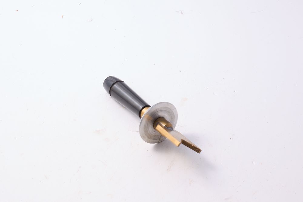 Lot 1167: SPRING COMPRESSOR TOOL
