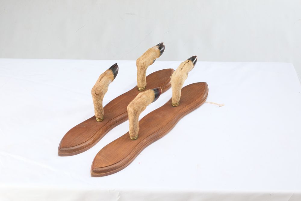 Lot 1164: SET OF ORNATE DEER HOOF WALL HANGERS