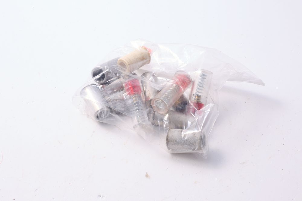 Lot 1162: ASSORTED SNAP CAPS