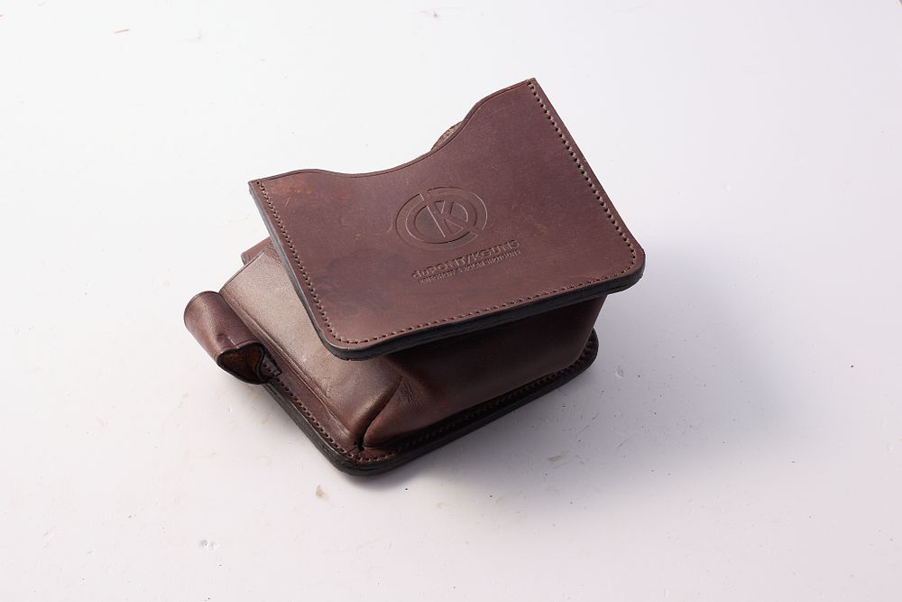 Lot 1160: LEATHER BELT CARTRIDGE HOLDER