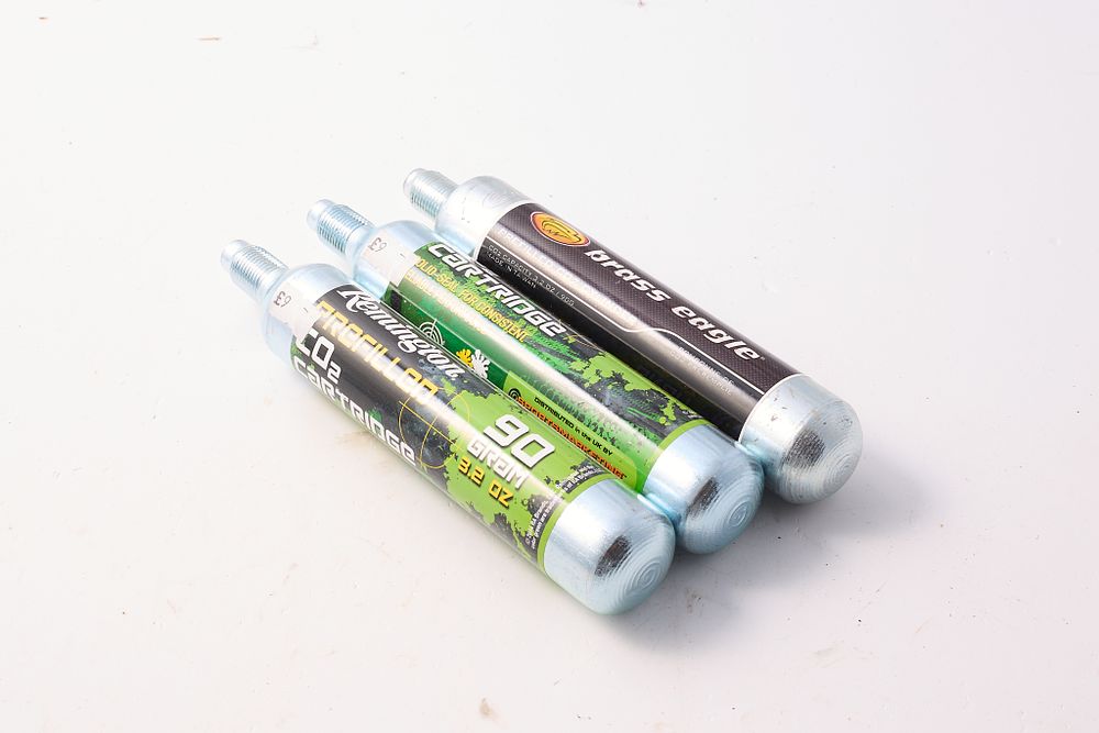 Lot 1146: 2 REMINGTON AND 1 BRASS EAGLE 90 GRAM CO2 CARTRIDGE