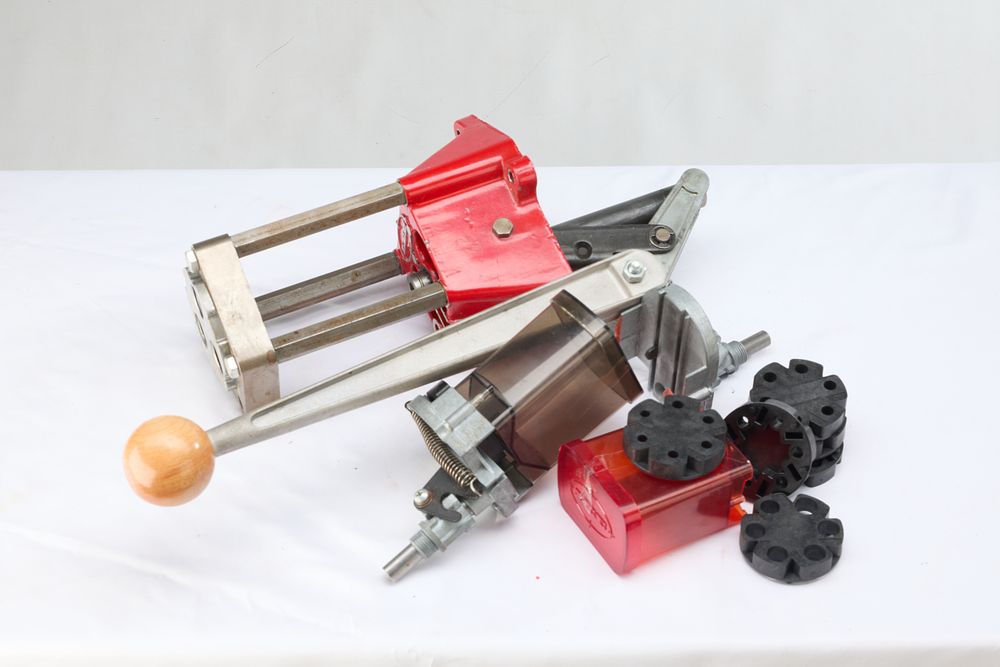 Lot 1141: LEE RELOADING PRESS W/ ACCESSORIES