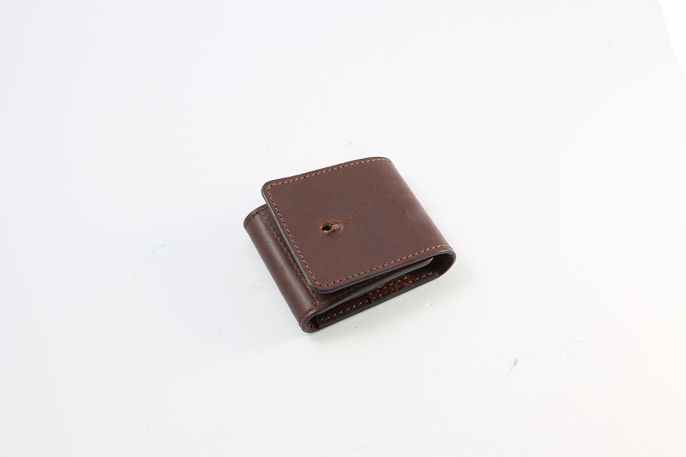 Lot 606: LEATHER CARTRIDGE POUCH FOR BELT