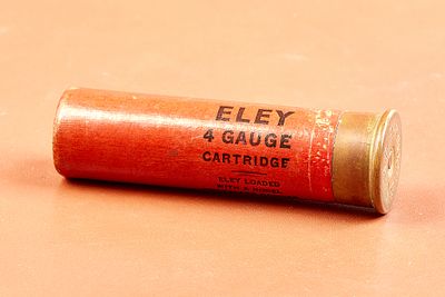 ELEY 4-BORE PAPER CARTRIDGE 
THE HEAD STAMPED 'ELEY KYNOCH 4', THE SEAL 'SMOKELESS 4'. Sect 2 - 
