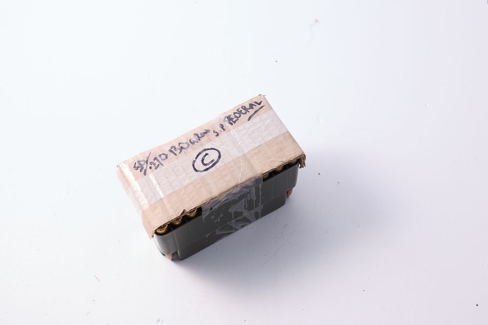 Lot 364: 50 ROUNDS OF .270 FEDERAL 130 GR SOFT POINT AMMUNITION IN GREEN, EX-MILITARY OPEN TOPPED STORAGE / CARRY CASE.