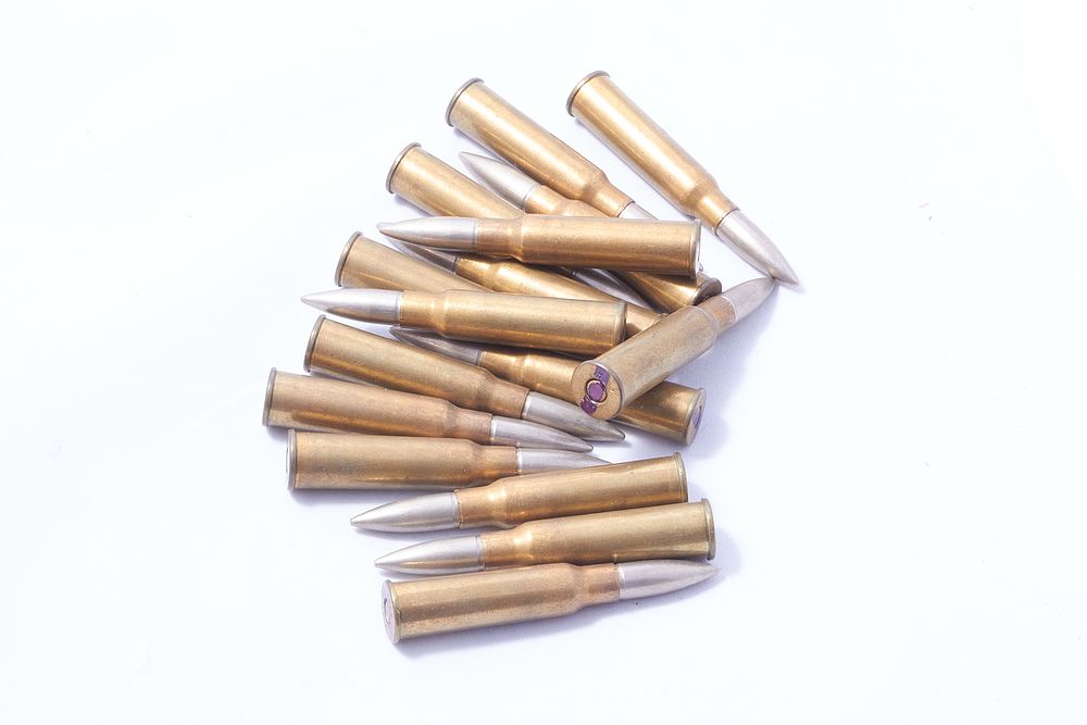 Lot 679: KYNOCH 8MM SIAMESE MAUSER CARTRIDGES, 16 OF