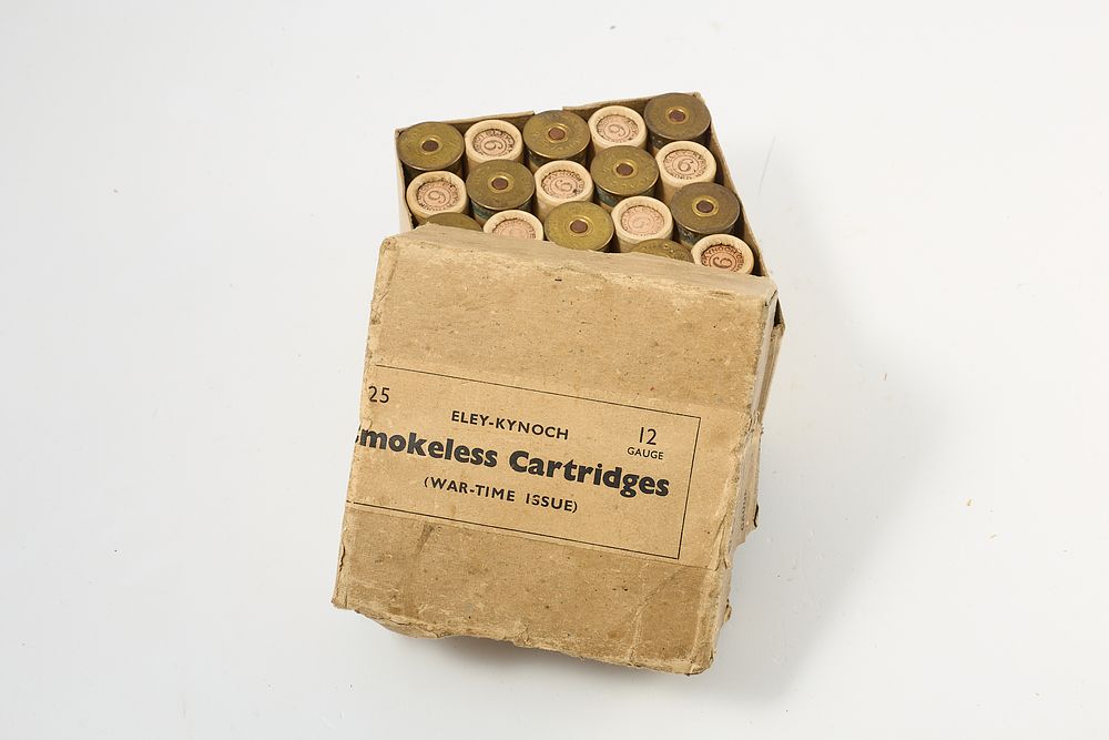Lot 796: GREENER 12-BORE WAR ISSUE Box of 25;