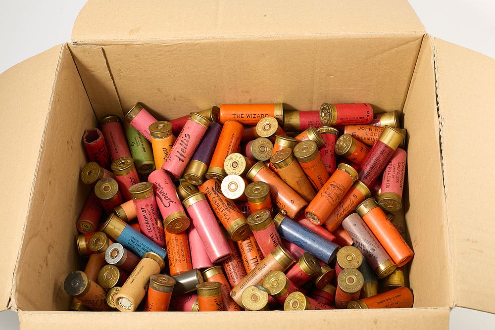 Lot 816: 125 RDS OF MAINLY 12-BORE COLLECTORS SHOTGUN CARTRIDGES POPER ROLL TURNOVER