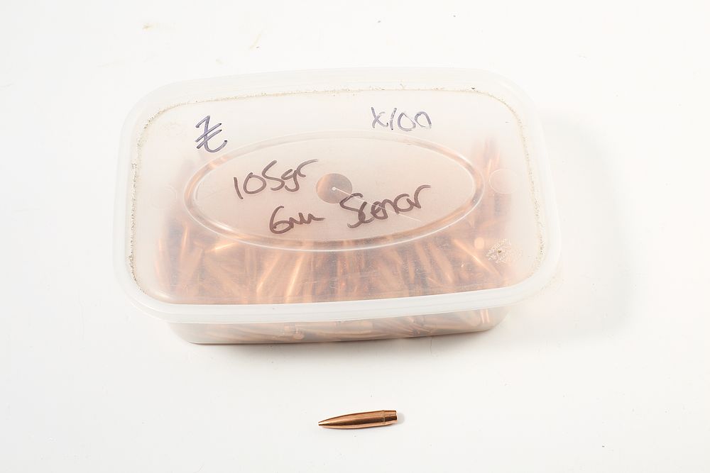 Lot 1089: 6MM BULLETS 105 GR 100 of;