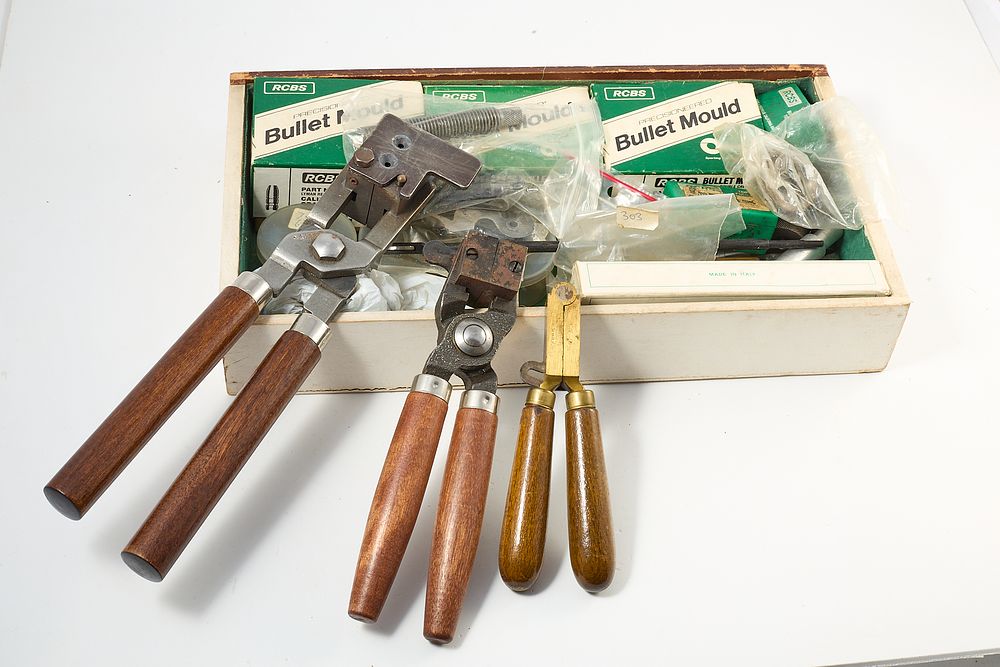 Lot 1131: ASSORTED RCBS MOULDS ETC;