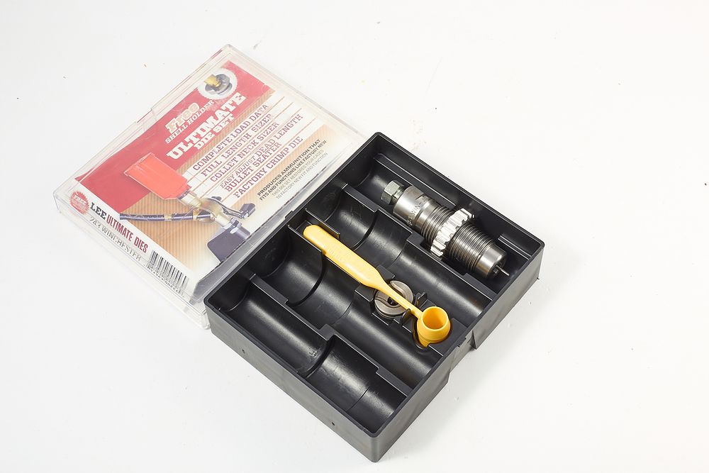 Lot 1133: RELOADING DIE 243 WIN LEE;