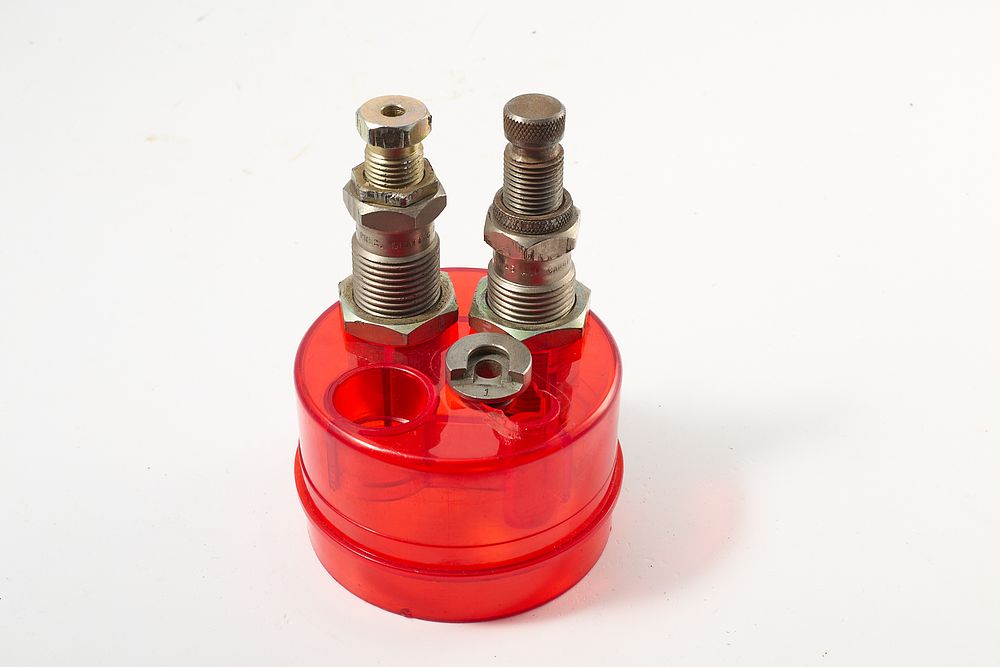 Lot 1134: RELOADING DIES 45 ACP DILLON;