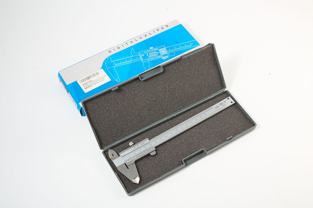 Lot 1152: DIGITAL CALIPER FORGE STEEL;