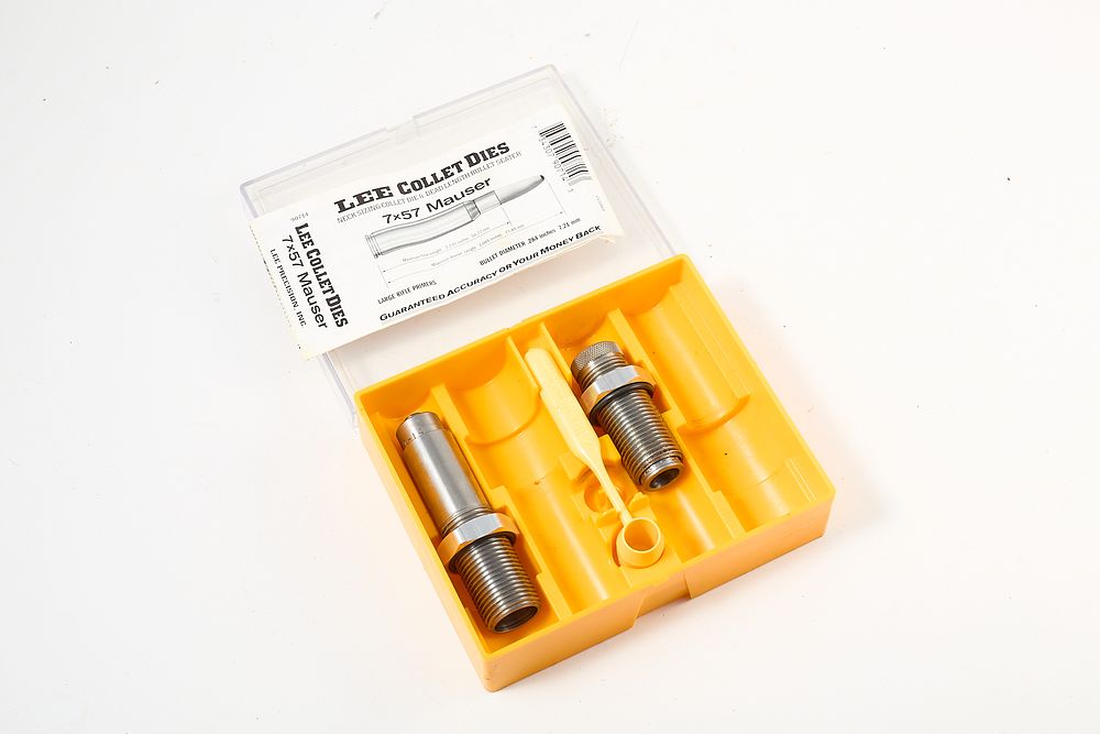 Lot 1155: RELOADING DIES 7X57 MAUSER LEE;