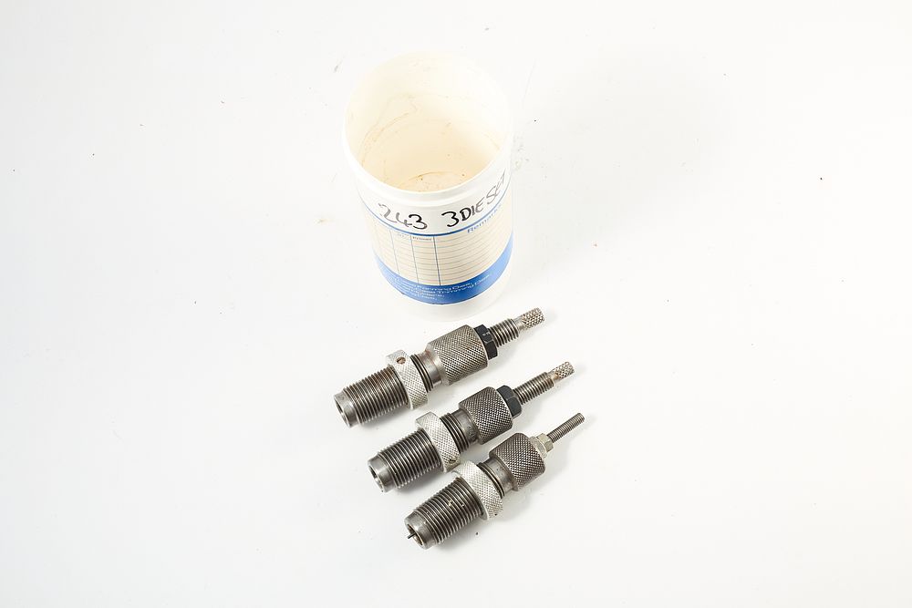 Lot 1156: RELOADING DIES 243 N.D.F.S;