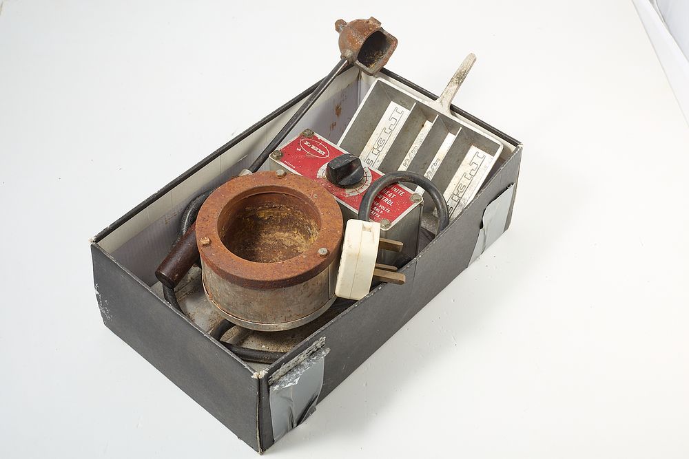 Lot 1158: SMELTING POT LEE;