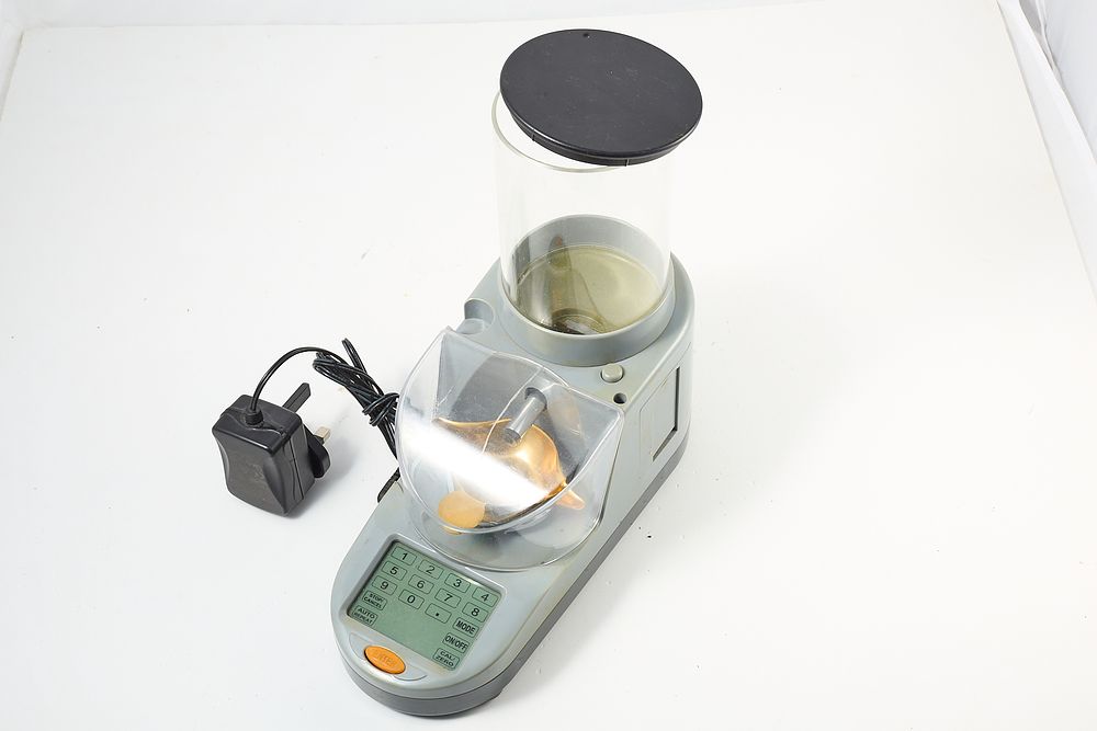 Lot 1159: LYMAN ELECTRONIC POWDER MEASURE GEN 6;