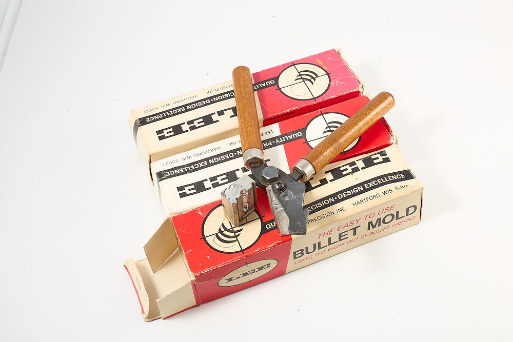 Lot 1162: BULLET MOULDS LEE;