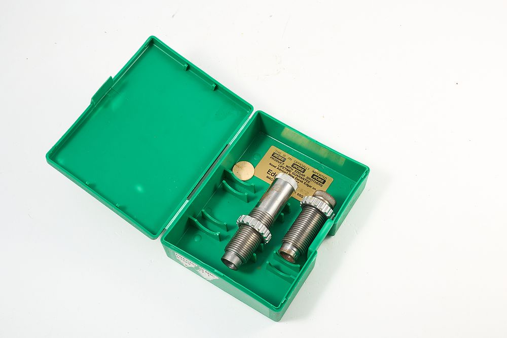 Lot 1174: RELOADING DIES .243 LEE;