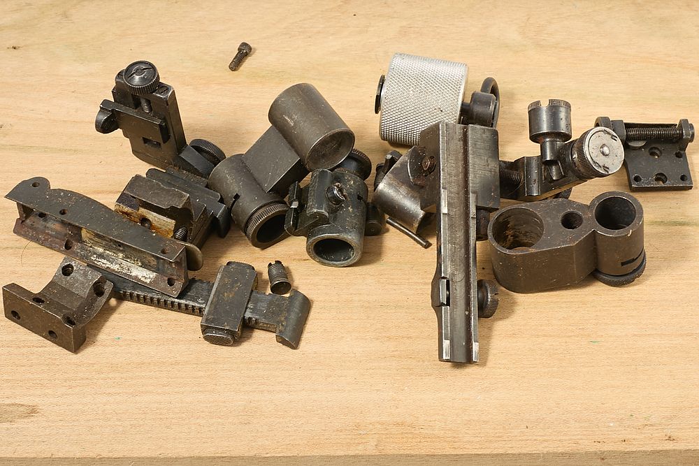 Lot 118: ASSORTED SIGHTS AND COMPONENTS