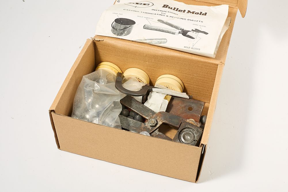 Lot 1190: BULLET MOULD 0.6in, PERCUSSION CAPS, BULLETS;
