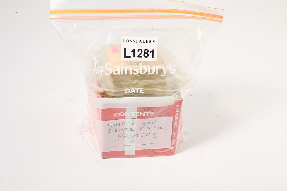 Lot 1281: 400 LARGE AND 400 SMALL PISTOL PRIMERS + PERCUSSION CAPS