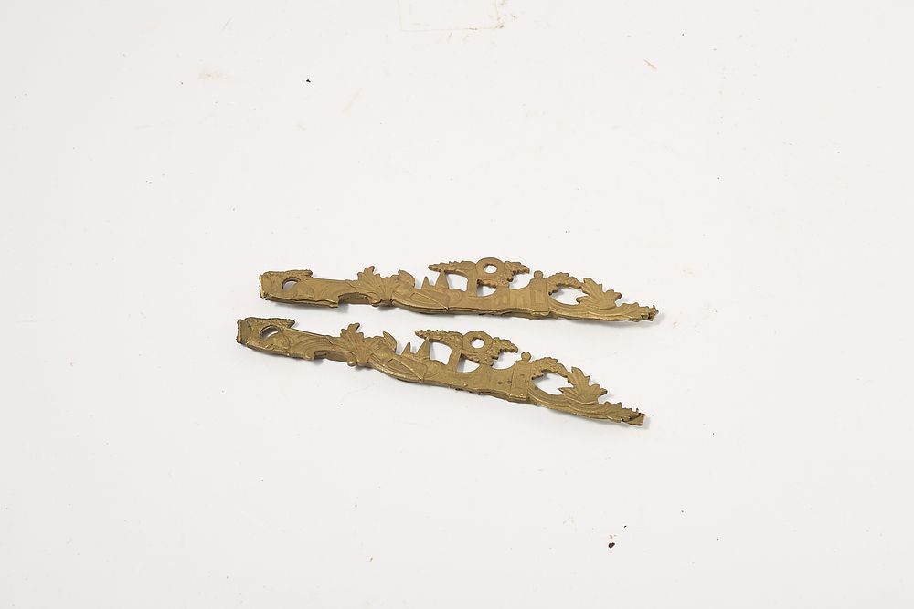 Lot 1284: 2 BRASS SIDEPLATES FOR MUZZLELOADING PISTOL,RIFLE OR SHOTGUN