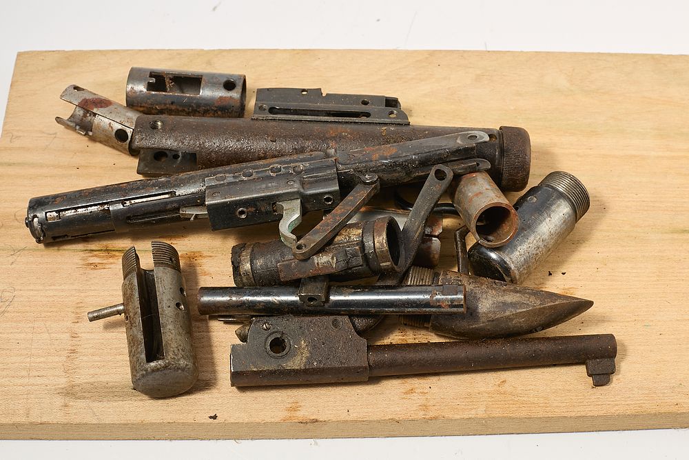 Lot 1286: ACTION PARTS FOR AIR RIFLES