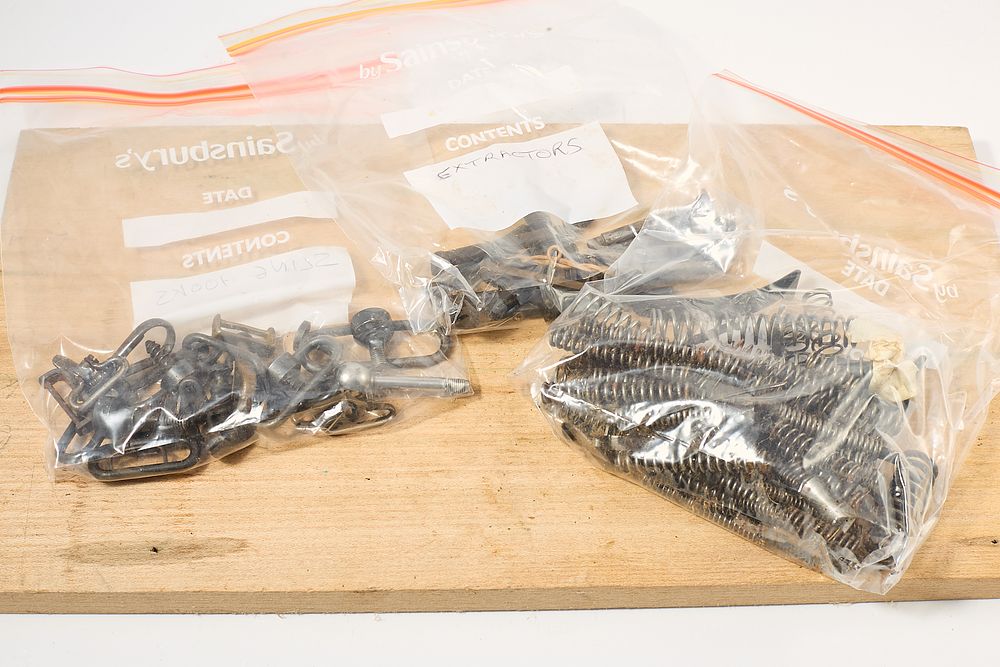 Lot 1289: VARIOUS SPRINGS, EXTRACTORS & SLING HOOKS