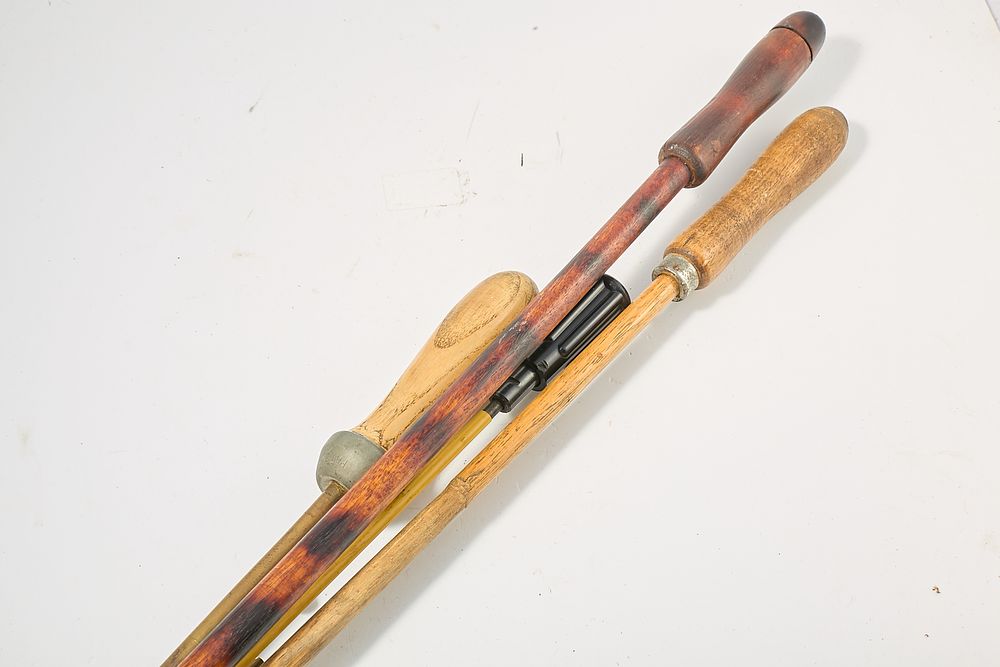 Lot 1303: CLEANING RODS A NUMBER OF PAIRS