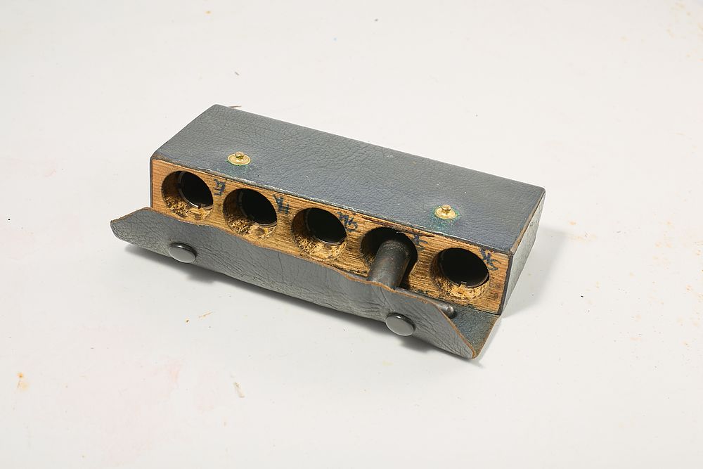 Lot 1320: LANBER CHOKES AND KEY